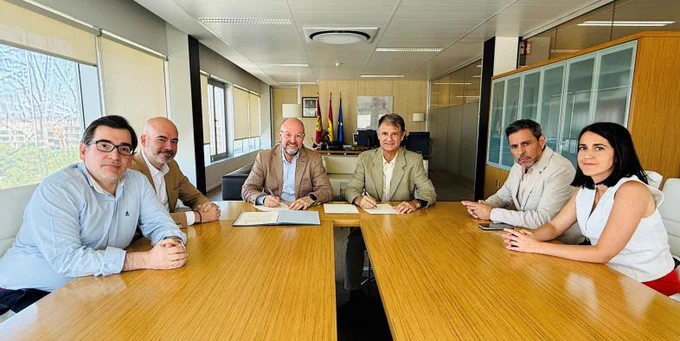 https://www.comtoledo.org/el-sescam-y-los-colegios-de-medicos-renuevan-su-colaboracion-para-el-desarrollo-del-programa-de-atencion-integral-al-profesional-de-la-medicina-enfermo/