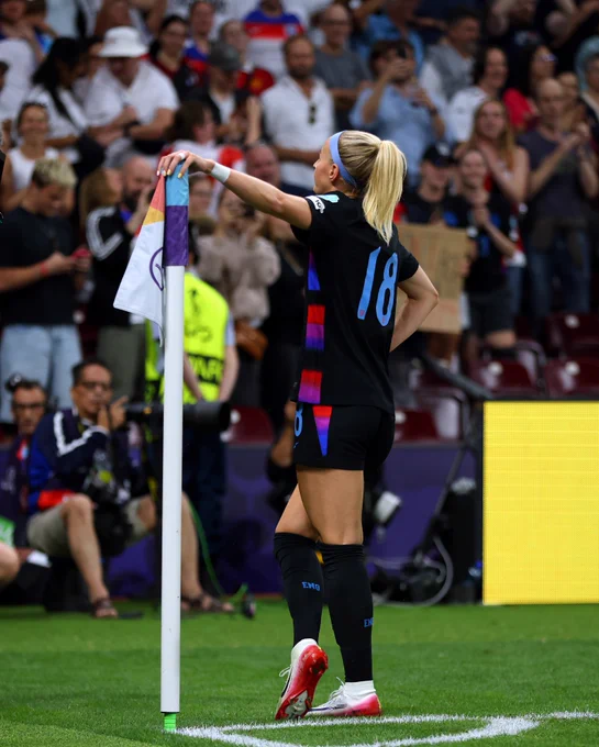 Chloe Kelly pays homage to Thierry Henry’s celebration after scoring the goal to send England through to the Euro 2025 final