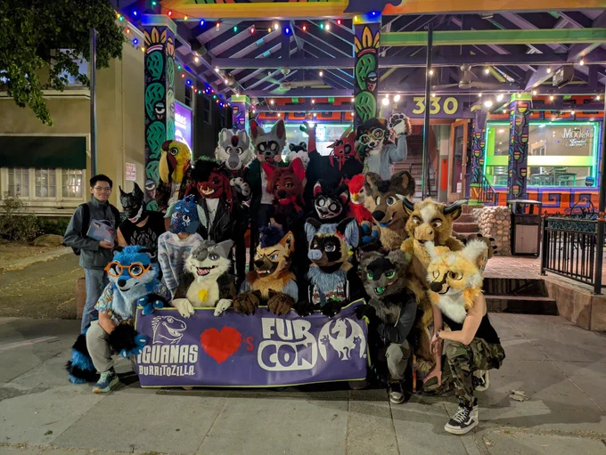 Group photo of the final Iguanas Furmeet