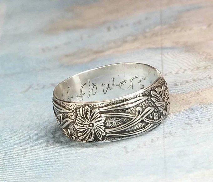 “I can buy myself flowers…” 💐
This sterling stacking ring is hand-stippled inside for a raw, artisan vibe—no machines, no mass production.
Open-ended for comfort   adjustability.
A little self-love never looked so good.

👉 https://happygolicky.etsy.com/listing/1408338817
#StackingRing #BohoJewelry #SterlingSilver #HappyGoLicky