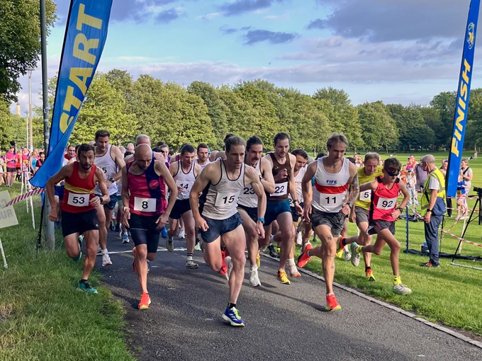 Start of the Sri Chinmoy 3x1 mile Relays Meadows Edinburgh 23.07.25