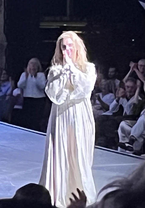 Lauren Fagan as Violetta
