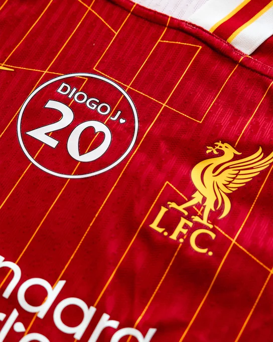 Tribute to Diogo Jota printed on the shirt.