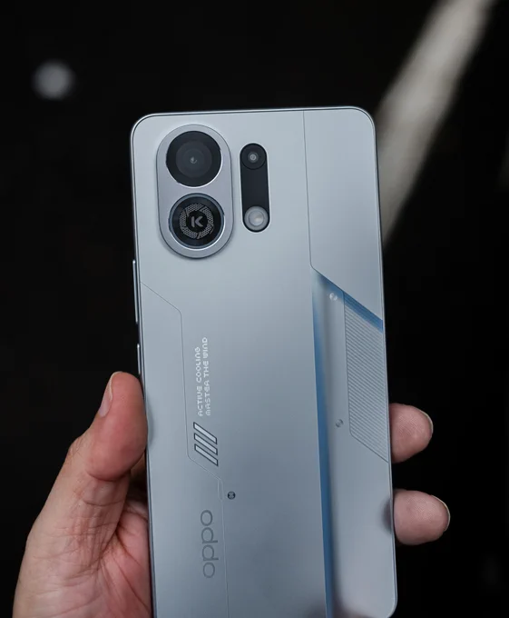  First look at the OPPO K13 Turbo Pro!
A design built for speed, style & in-built fan cooling tech that keeps the heat off while you push limits.