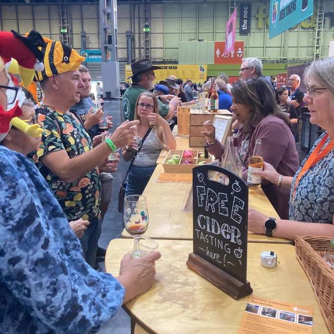 Photo of Hiranthi Cook and Ness Moores behind the Discovery Bar talking to festival goers.