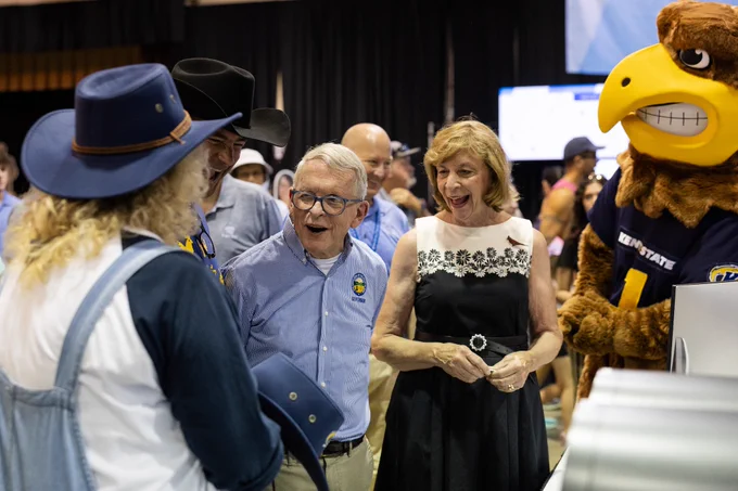 Gov. Mike DeWine and First Lady Fran DeWine visit the Ohio Department of Higher Education booth. 