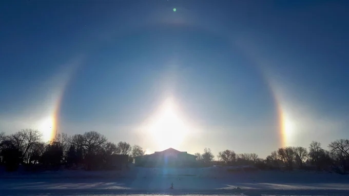 A sun dog and 22 degree halo appearing over Winnipeg, Canada. Sun dogs and other visual effects occur when icy crystals in Earth’s atmosphere align in certain ways; Cornell astronomers predict that similar effects can appear when starlight interacts with quartz crystals in exoplanet atmospheres. 