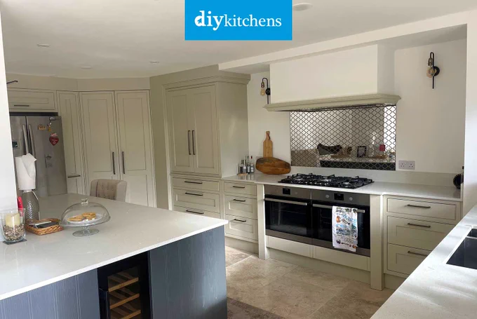 An Innova Helmsley Carbon & Mussel Inframe #kitchen | DIY Kitchens