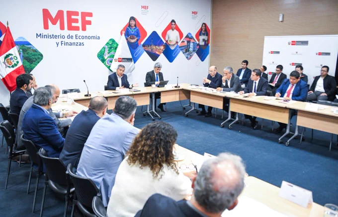 En representación de CAPECO, participaron Alejandro Garland, presidente del gremio, y Jorge Arévalo, gerente general.