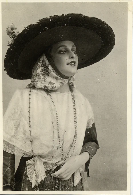 Traje de mujer de Ibiza. Foto: Prast