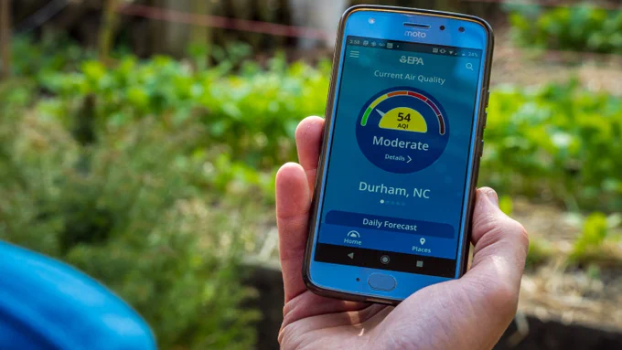 a person holding their phone and looking at current air quality in Durham, NC