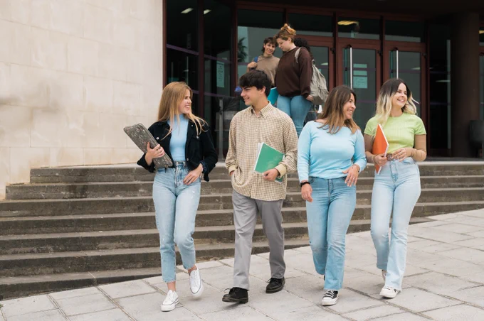 Catalunya bat rècords en estudis de doctorat: més estudiants, més talent femení i més presència internacional