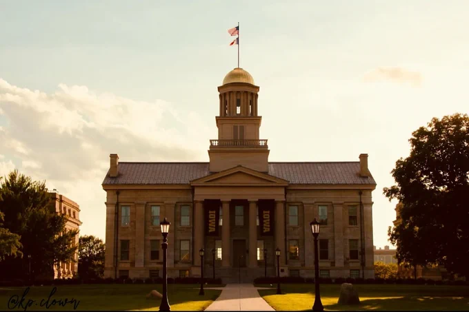 Old Capitol at sunset
Photo by: Kassie Phanthouvong