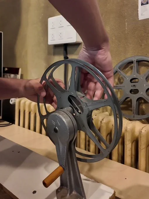 📌 Pour l’avenir, Samuel souhaite intégrer un poste dans le domaine des archives, idéalement au sein d’archives départementales ou d’une cinémathèque régionale, comme MIRA (Mémoire des Images Réanimées d’Alsace).

Un grand merci à Samuel pour son engagement durant ces 5 mois à nos côtés !