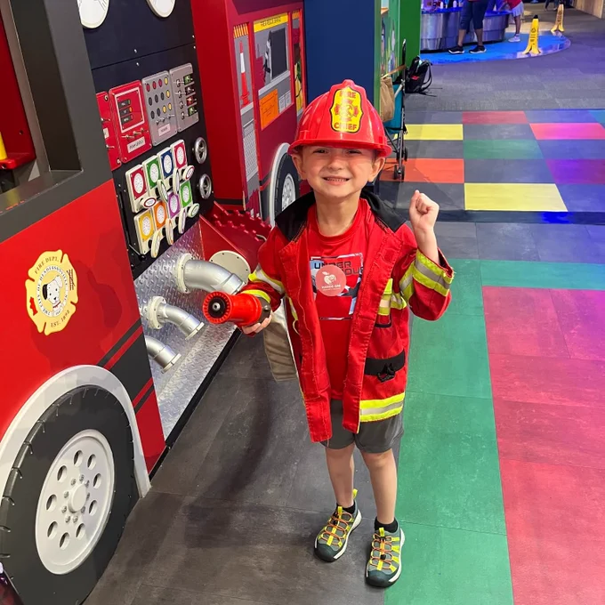 Nuestros alumnos de primer grado se lo pasaron genial en el Museo Interactivo, explorando las fuerzas y el movimiento. El mejor aprendizaje es aquel que ni siquiera te das cuenta. Empujaron, jalaron y descubrieron la ciencia que explica el movimiento de las cosas.