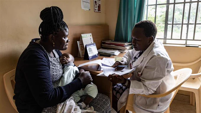 A mother and her newborn baby visit a doctor at a hopsital in Kisumu, Kenya, on April 24, 2025. © Michel Lunanga/Getty