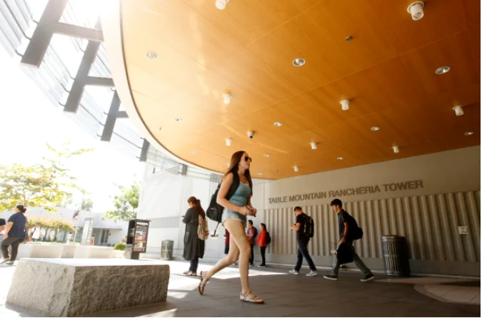 Students walk in and out of the entryway to the Fresno State Library