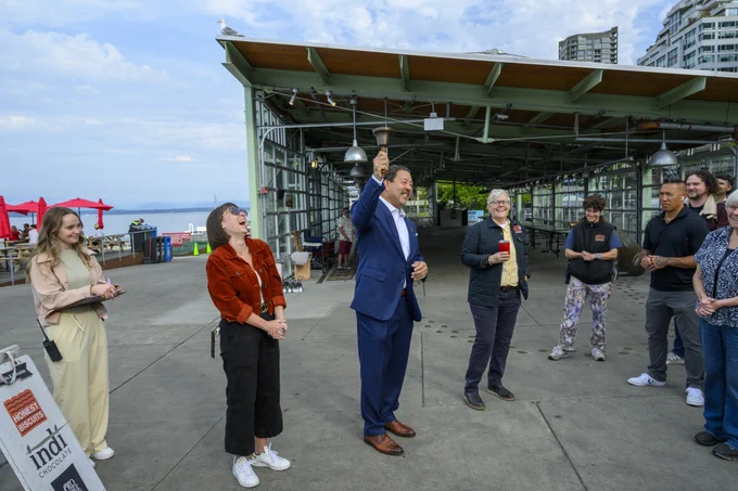 Mayor Harrell ringing the bell at Pike Place Market 