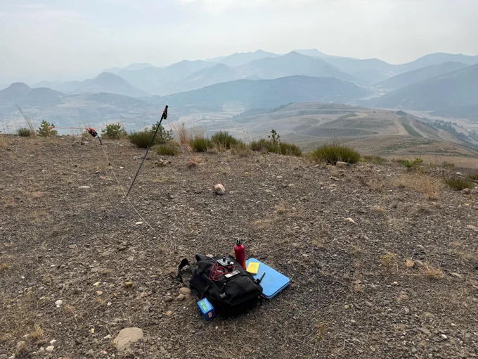 My main set-up: a CFT1 QRP CW transceiver, 40m EFHW with an ILERTENNA adjustable tuner & a VE6LK/VE6RD pressure paddle.