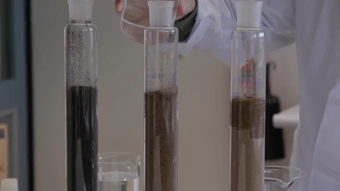 An image (video still) showing the water-holding capacity of soils that have been amended with different amounts of organic matter. From Soil Quality: 3 Soil Organic Matter (Hoyle and Murphy 2018)