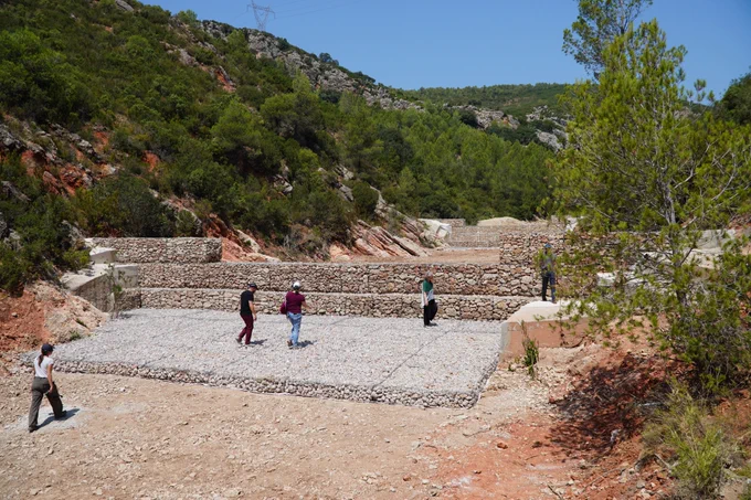 Técnicos de la CHJ y del proyecto SpongeWorks visitaron las obras de restauración hidrológico-forestal realizadas por el MITECO en un barranco de Siete Aguas.