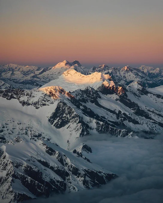 Beautiful sunrise over the west of NZ. Gm ✌️Photography by Tom Quan