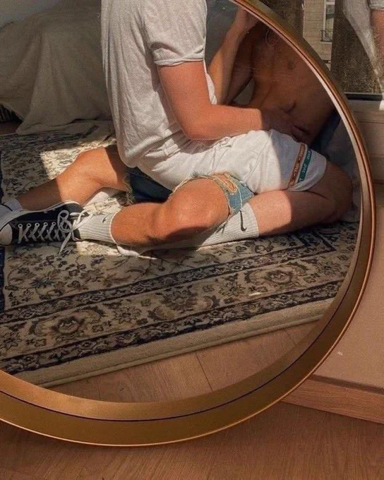 Foto de um casal aquileano. A foto não pertence à página, assim como nenhum dos dois presentes na foto é dono da conta @aquileanosft. Imagem da internet.