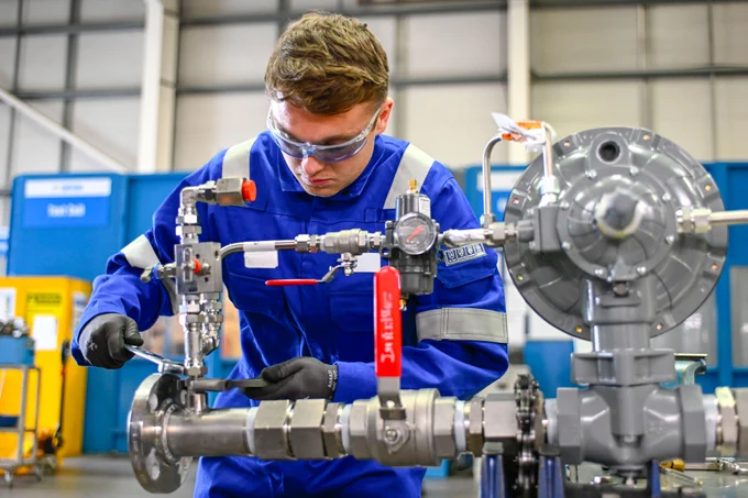 Image of an engineer working in a hydrogen equipment manufacturing facility
