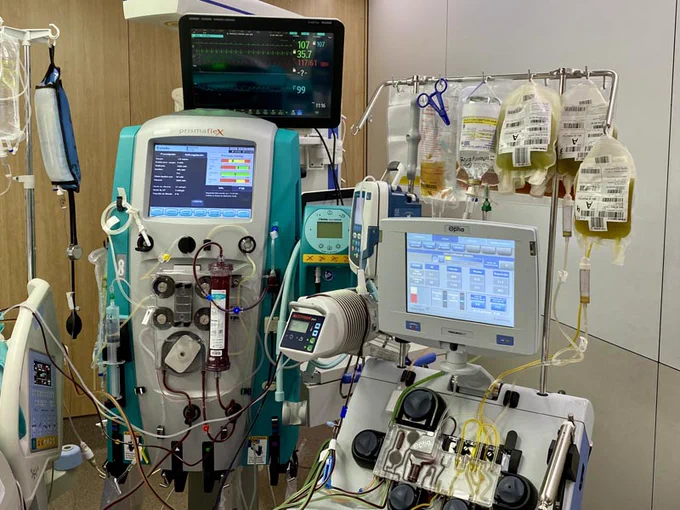 Formación práctica en la UCI Hepática del Hospital Clínic, con pacientes que requieren soporte hepático y renal.