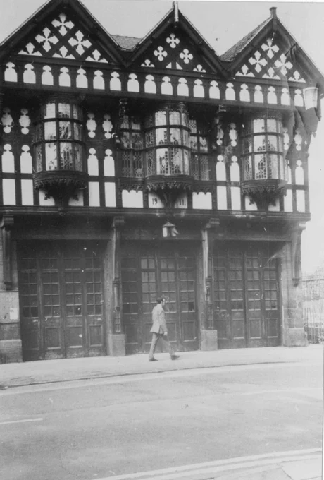 The #SundayShot from the History Hub is this view of the old Fire Station, Northgate Street, #Chester in circa late 1960s/early 1970s. The new Fire Station in St Anne Street officially opened 5th February 1971. The building is now Chez Joules. It is a lovely black and white building.