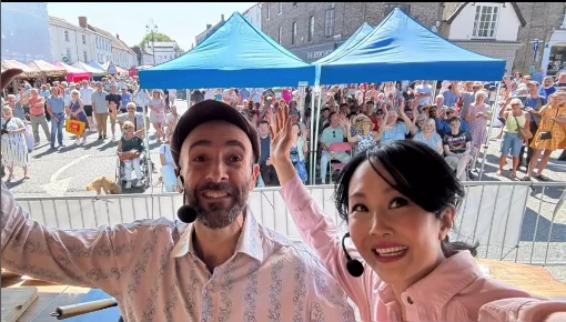 Ching He Huang and Presenter Gary Hirst