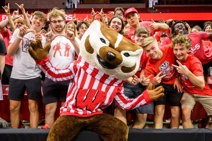 Bucky Badger poses for a photo with first-year students before the Chancellor's Convocation.