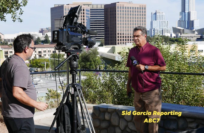 Main Man Sid Garcia @abc7sid longtime Television Journalist @abc7la Reporter covering Los Angeles and beyond like a blanket - thanks for your fantastic journalism!! Huge honor to meet Mr. Garcia on assignment ABC7 - Jon Hammond
@jonhammondband
#abc7
#sidgarcia
#journalist
#TelevisionNews
