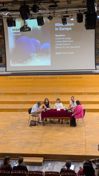 Petra Guasti, Steven M. Van Hauwaert, Larissa Beckmann, Leonie de Jonge & Andrej Zaslove on stage at the ECPR roundtable