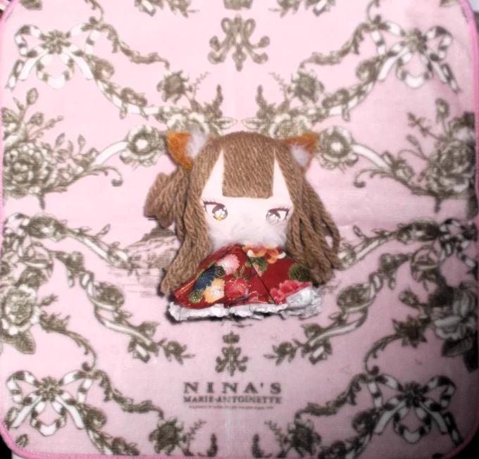 ドール製作者：おきちゅん　　ハンカチ：しまみさニナスコラボ