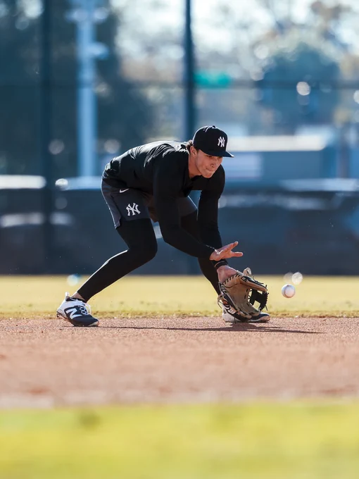 Yankees 2025 No. 1 Draft Pick Dax Kilby fielding a ball.