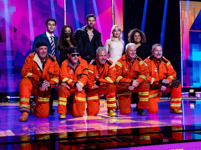 Gruppbild på alla tävlanden i Melodifestivalen deltävling 2 i Göteborg. Högst upp från vänster medurs: Arwin, Felicia, Robin Bengtsson, Klara Almström, Laila Adèle, Bransta City Släckers.