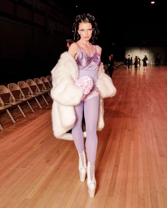 Fashion watchers are once again drawing comparisons between Julia Fox and Australian architect Bianca Censori. 