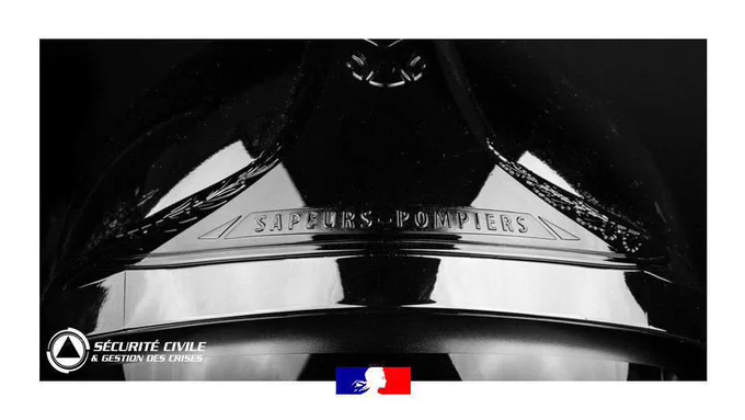 image en noir et blanc d'un casque
