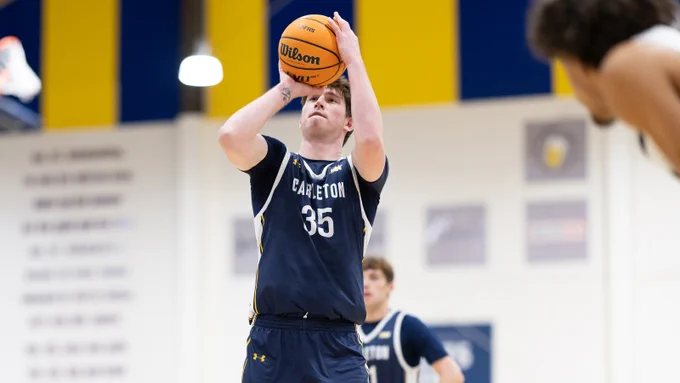 Patrick Smith shooting the ball