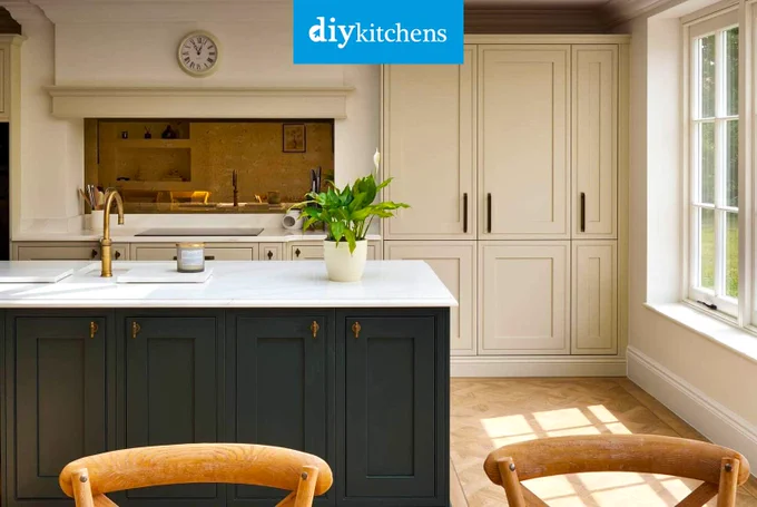An Innova Helmsley Mussel & Heritage Green Inframe #kitchen | DIY Kitchens