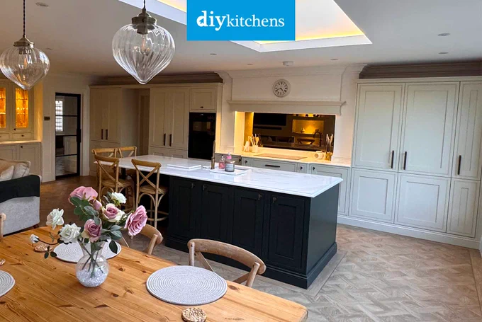 An Innova Helmsley Mussel & Heritage Green Inframe #kitchen | DIY Kitchens