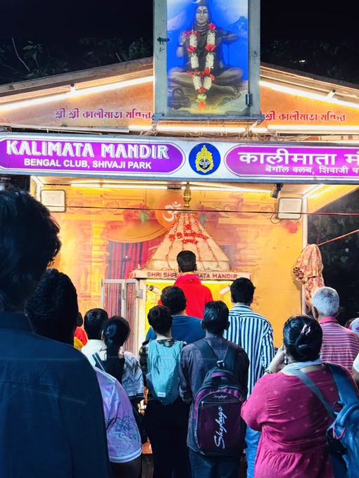 Leslie Tripathy walks to Sidhivinayak temple in Mumbai for 2 hours
