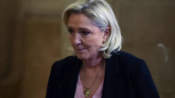 Marine Le Pen, quittant la 1ere chambre civile de la cour d'appel de Paris, le 13 janvier 2026. | ALAIN JOCARD / AFP