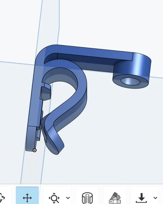 Modelo digital en 3D de un soporte para pajita, mostrado desde una vista lateral en un entorno de diseño CAD.