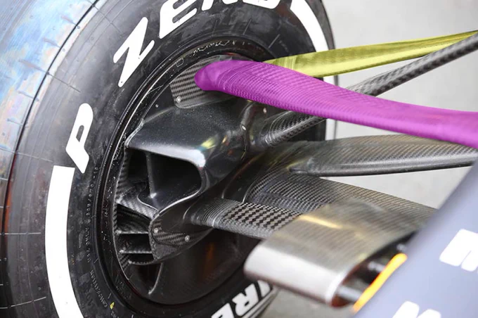 Red Bull RB15 - upper wishbone - multi link - Solution re-proposed and exaggerated on the Aston Martin AMR26