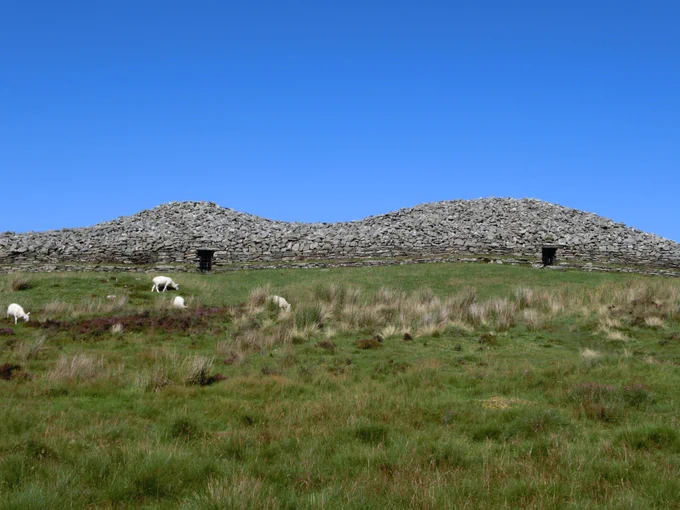 Grey Cairns of Camster, Caithness © Orikrin1998, CC BY-SA 3.0, via Wikimedia Commons