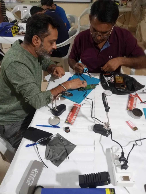 solder jumper wire on mobile phone PCB