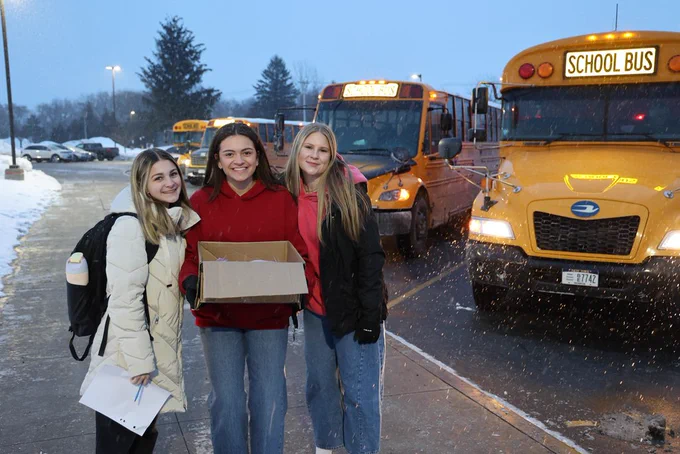 Student Council Delivers Valentines