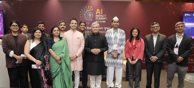 We 📝 an MoU with @gramiq_ai at @OfficialINDIAai #Summit for enabling #Ai4Good to empower #farmers. Gram iq was felicitated by Sh. @AshwiniVaishnaw as they paved their way in top 10 out of 4000 entries in #ai for #social good.